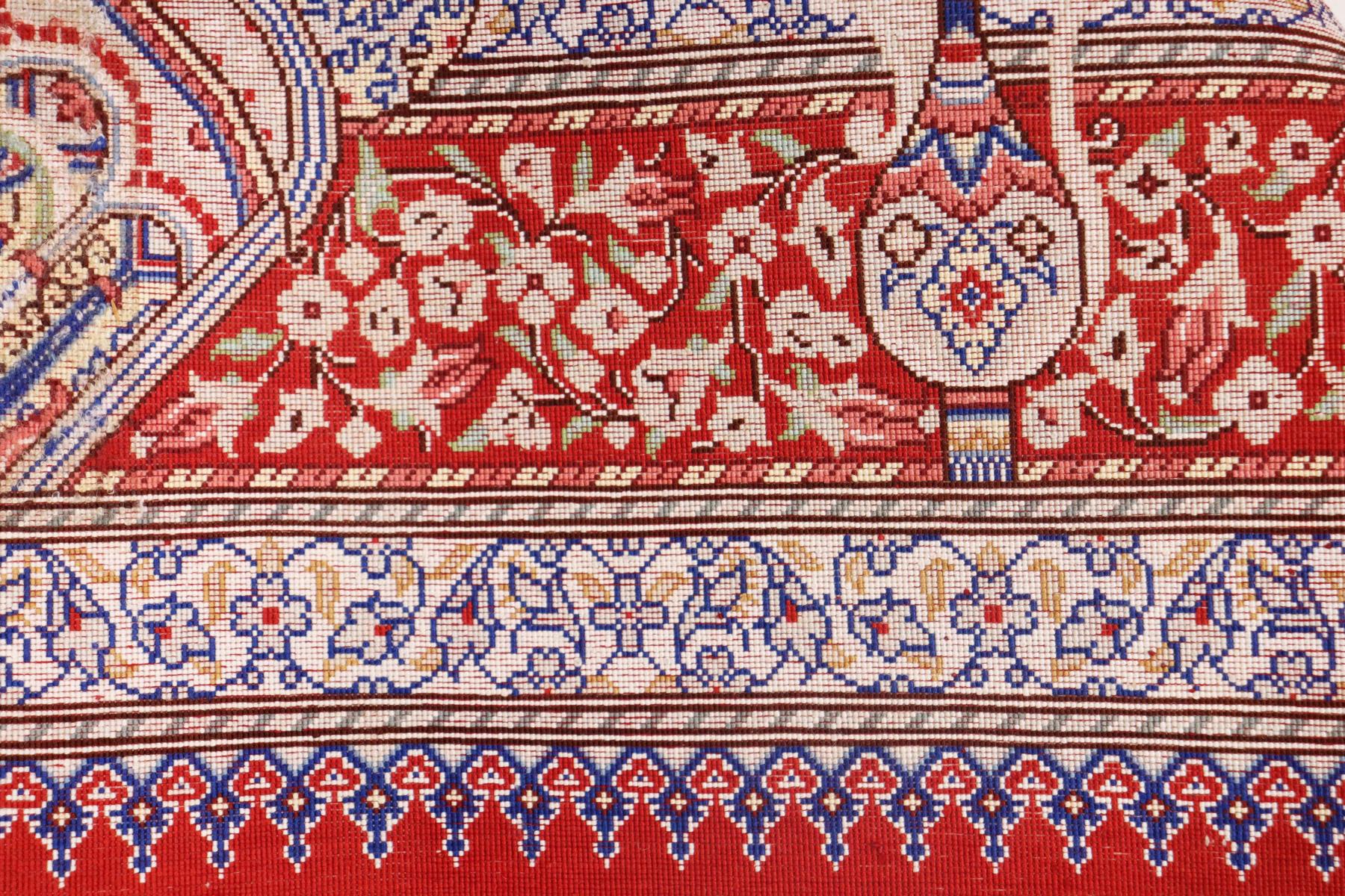 Detailaufnahme eines Ghom Seide Teppichs mit feiner Struktur